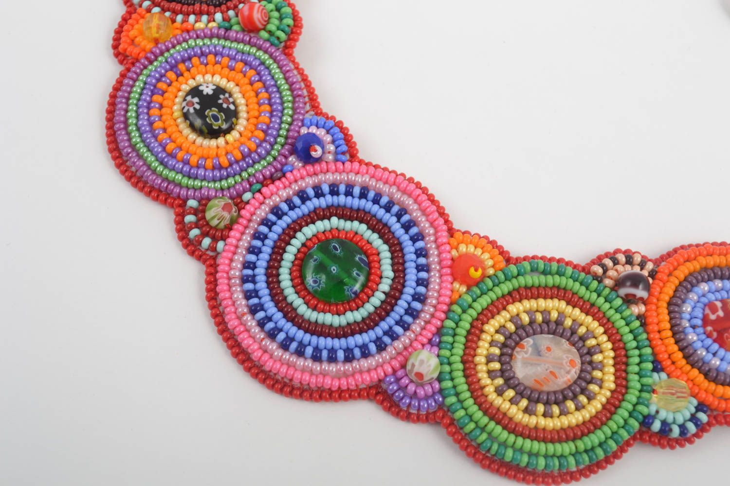 Колье из бисера украшение ручной работы яркое разноцветное ожерелье из бисера фото 2