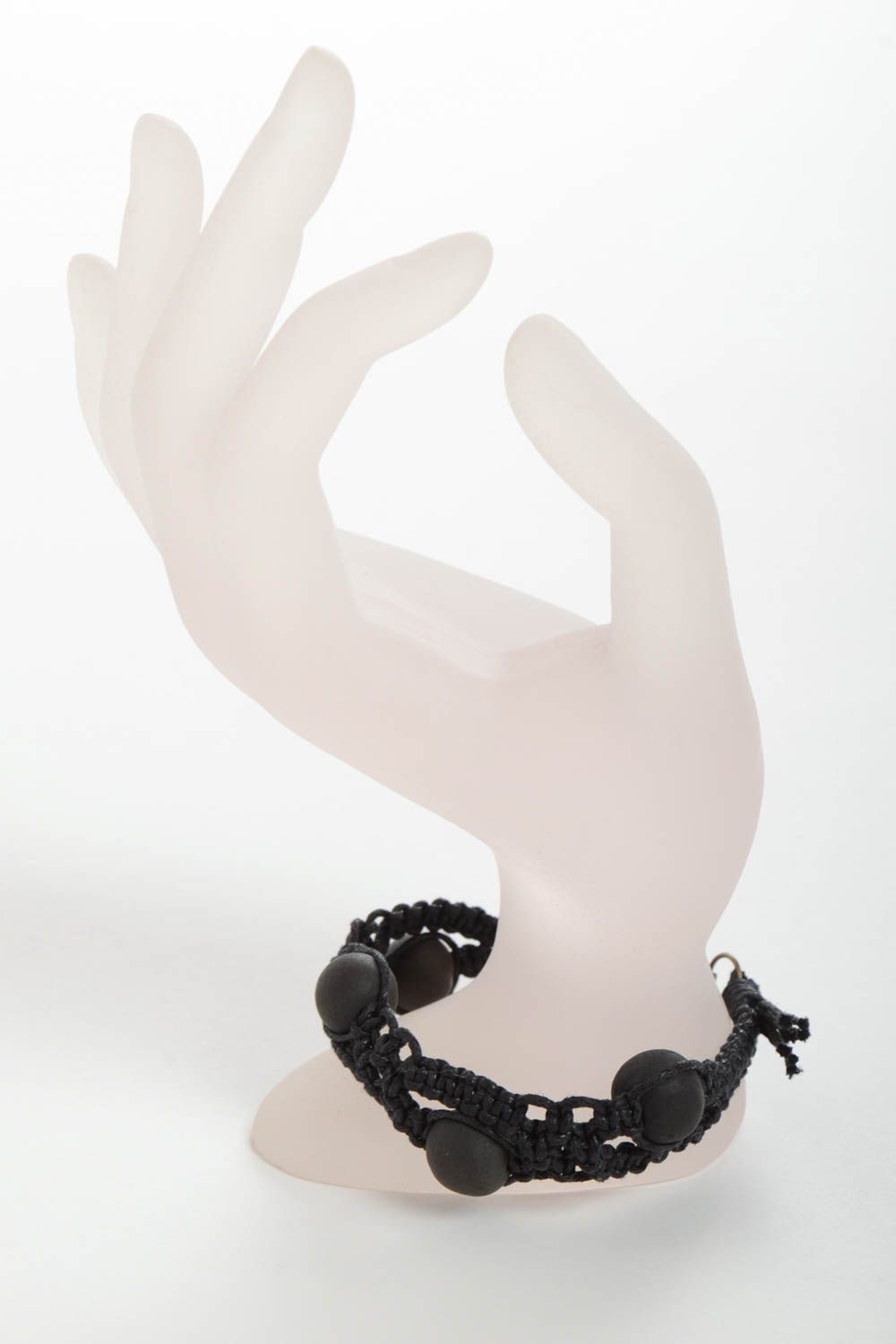 Черный браслет из глины ручной работы в этническом стиле необычный для девушек фото 3