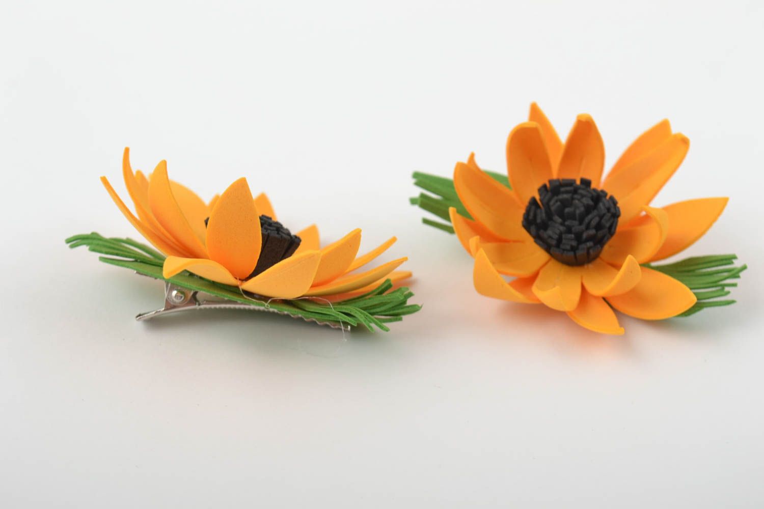 Заколки из фоамирана набор из двух изделий ручной работы красивые цветы фото 4