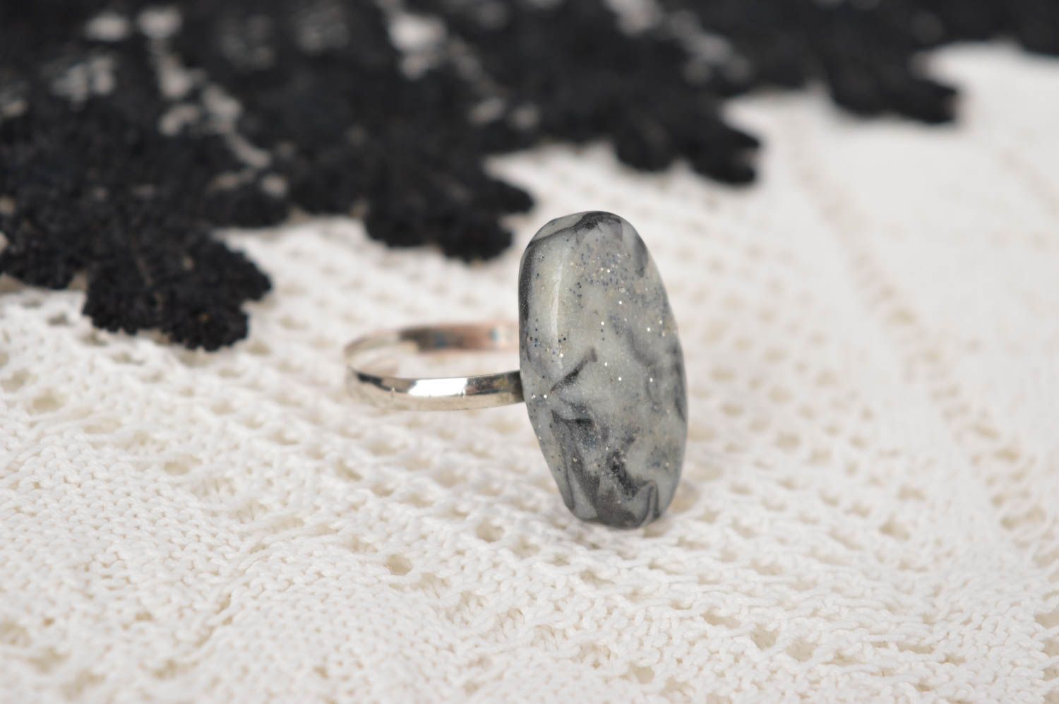 Anillo hecho a mano bisutería de moda anillo de arcilla polimérica gris  foto 1