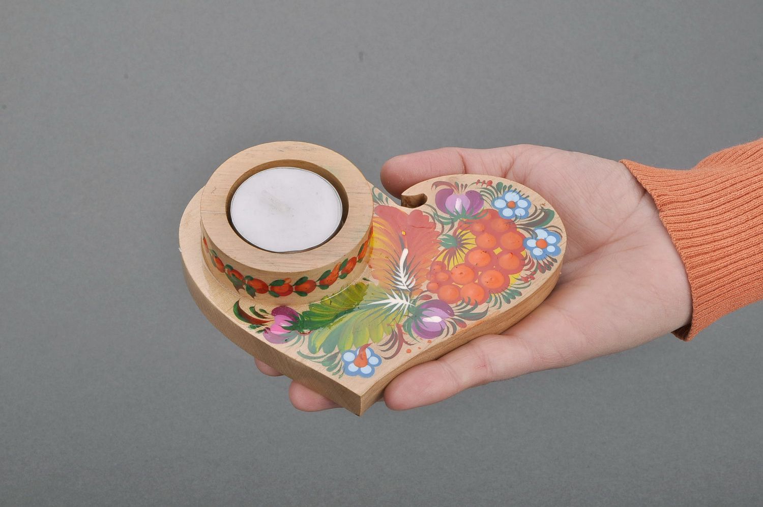 Teelichthalter in Herzform aus Holz foto 5