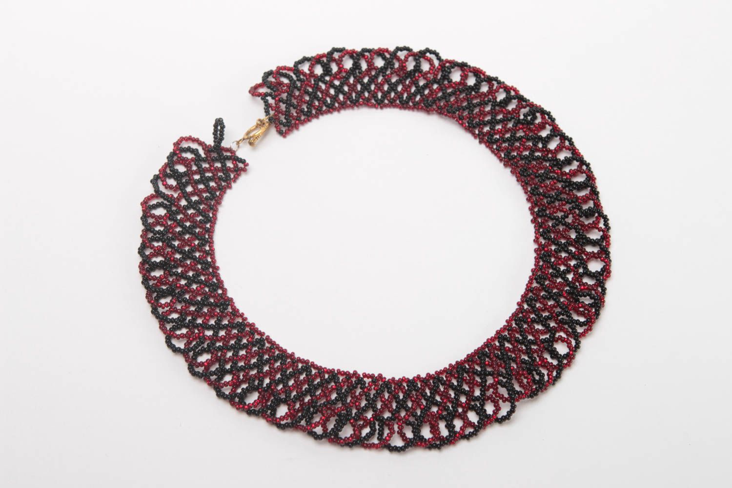 Ожерелье из бисера черное с красным красивое стильное нарядное ручная работа фото 2