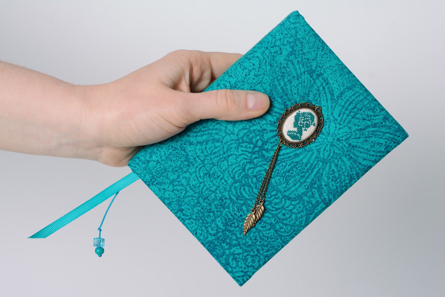 Bloc de notas azul con cubierta de tela y bordados hecho a mano foto 5