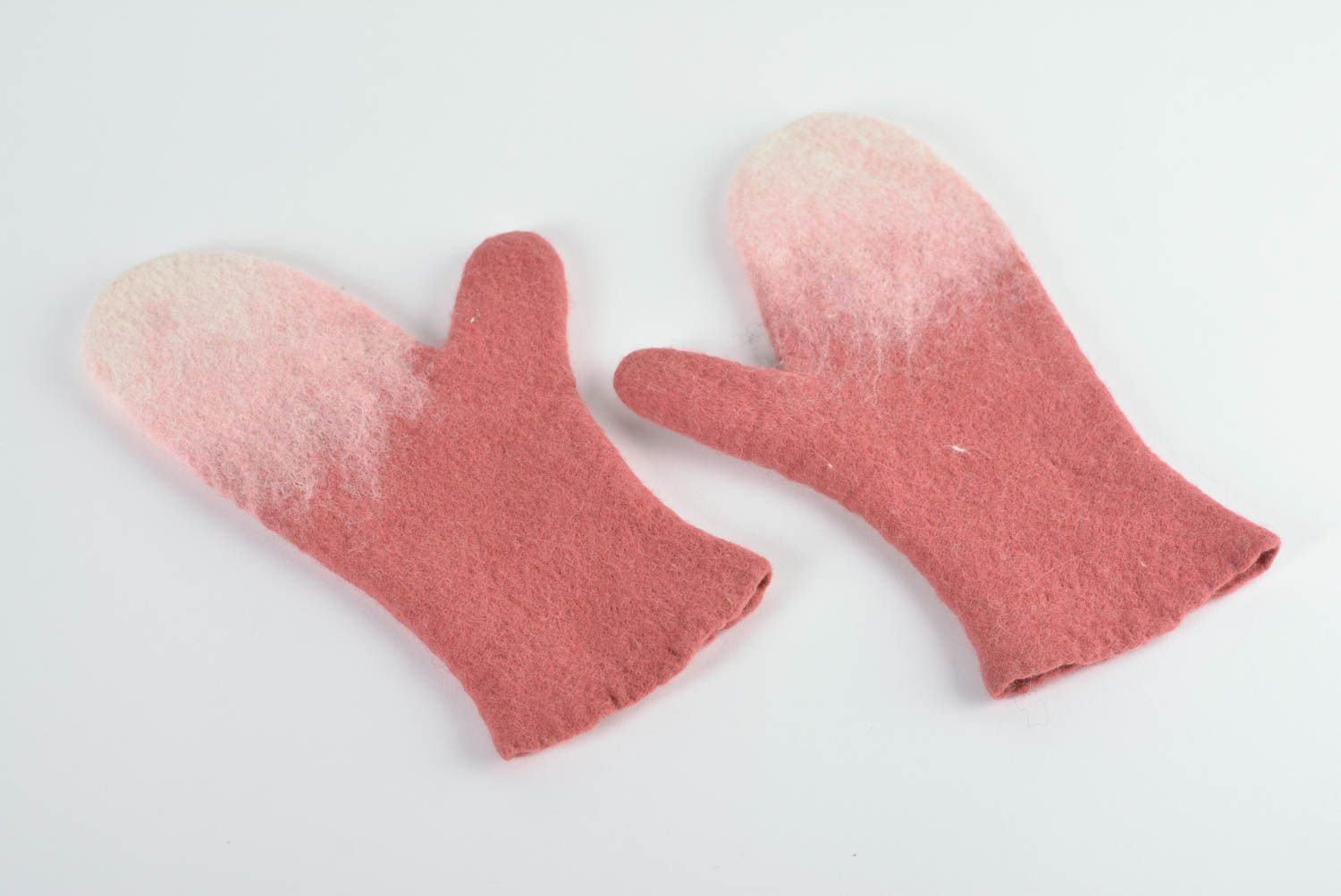 Moufles laine feutrée Vêtement femme fait main roses Cadeau original femme photo 3