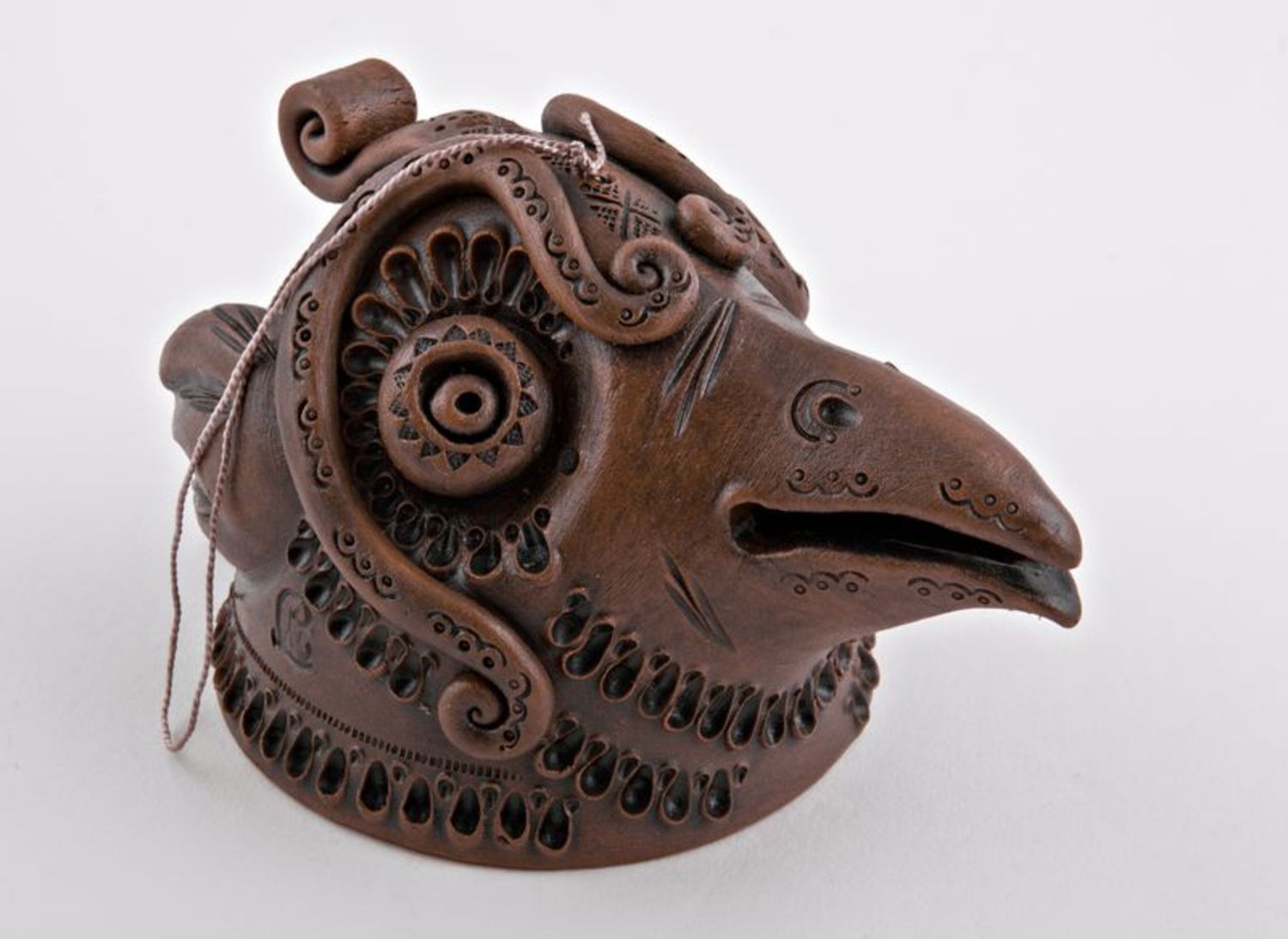 Campanello d'autore in ceramica fatto a mano a forma di corvo in argilla
 foto 4