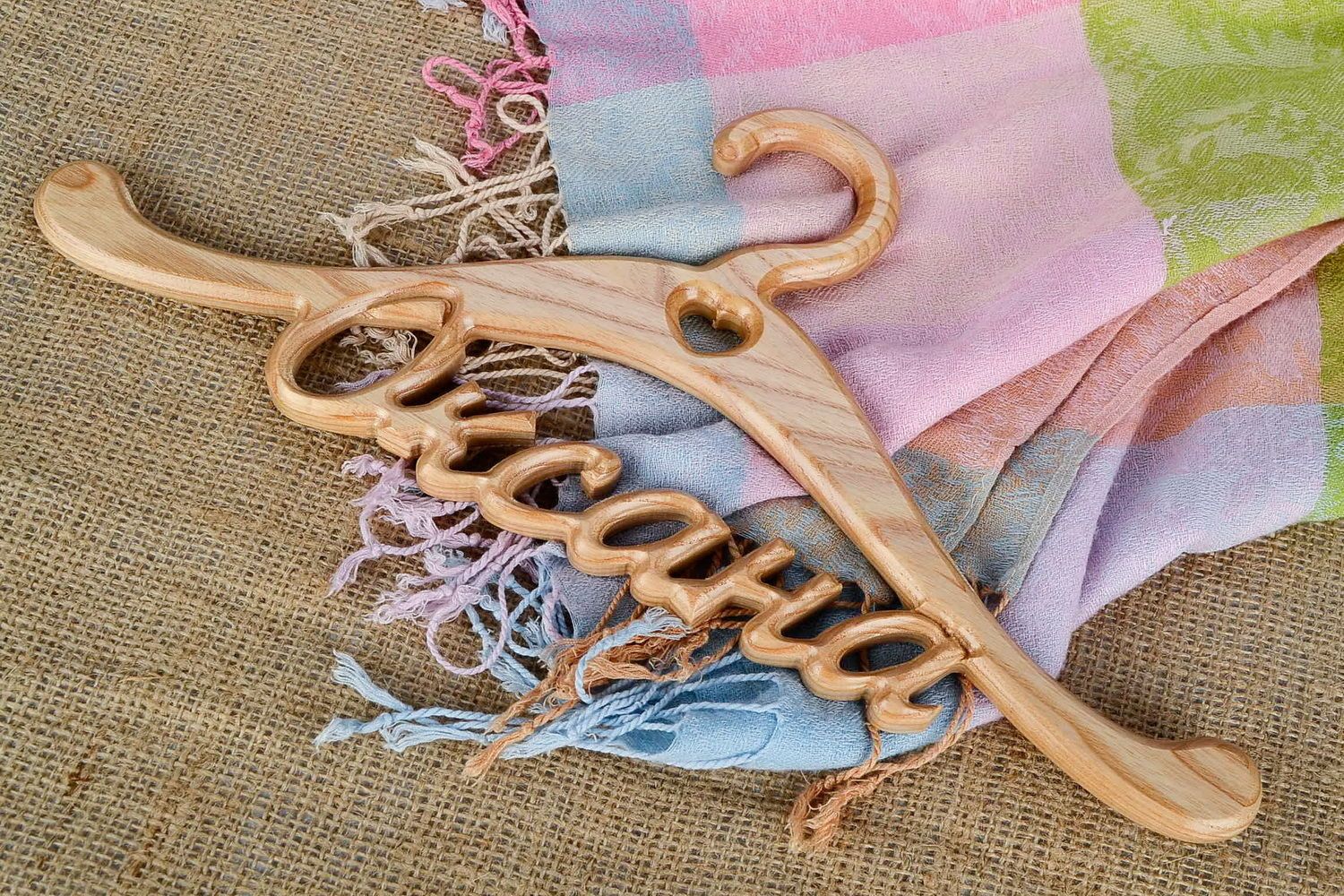 Wooden hanger with name photo 1