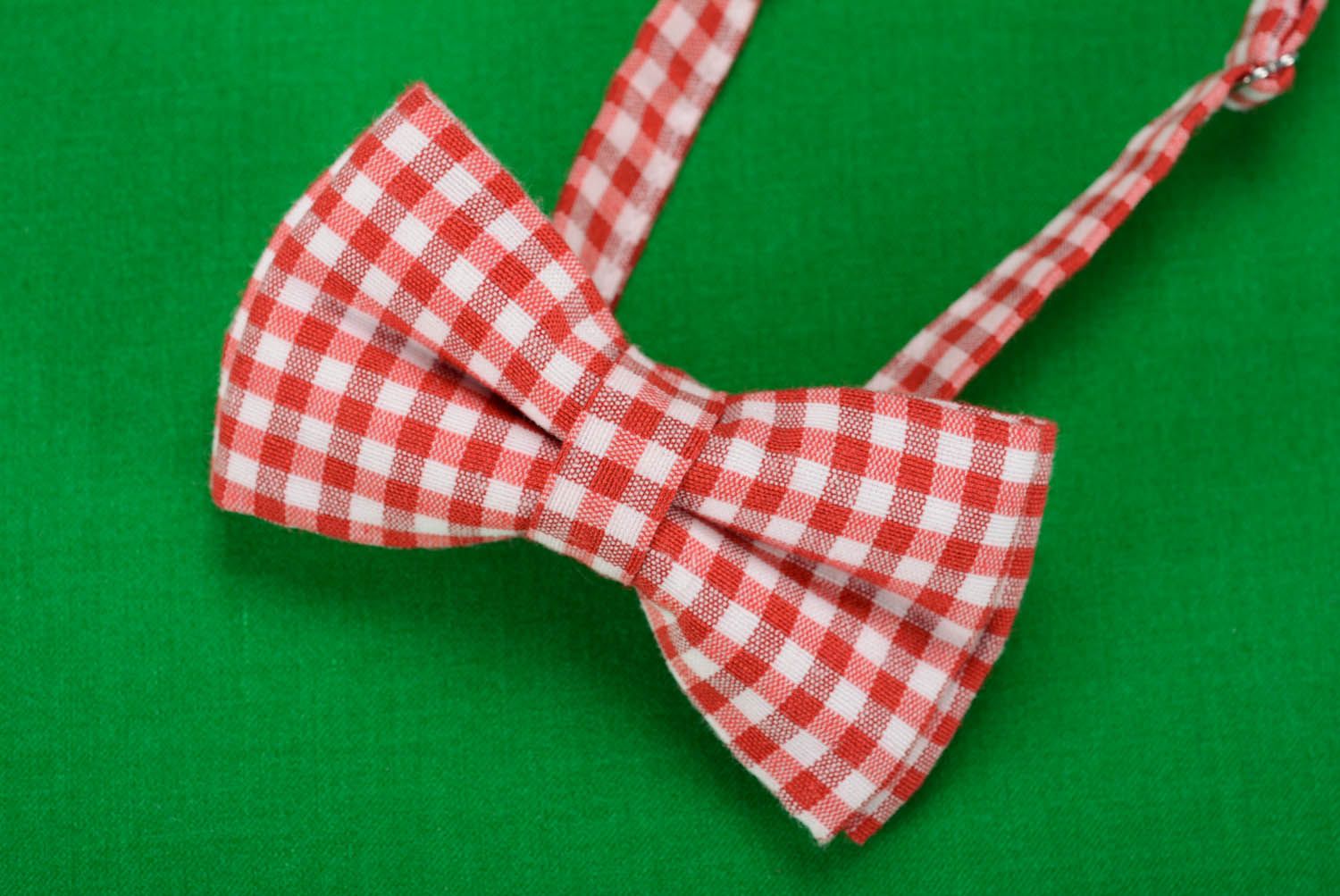Bow tie with red and white check pattern photo 3