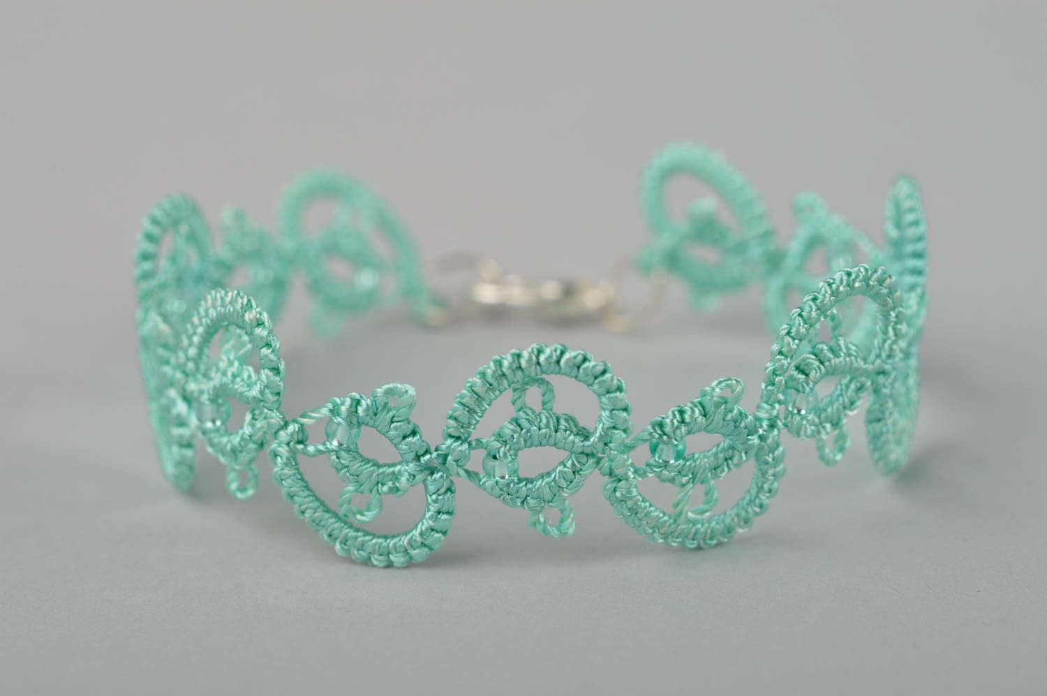 Bracelet textile Bijou fait main couleur vert pastel Accessoire femme design photo 3