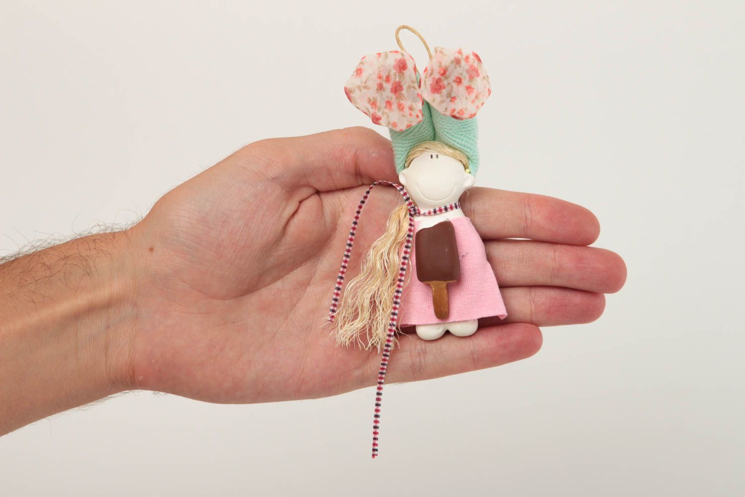 Handmade kleine Puppe Deko zum Aufhängen Geschenk Idee aus Gips und Stoff foto 5