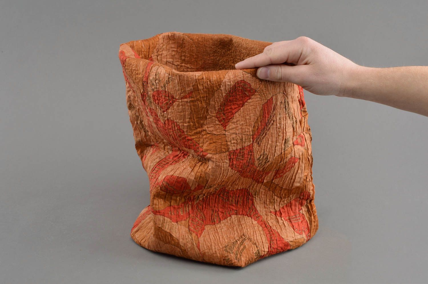 Bufanda tejida de lana en técnica de fieltro de tonos anaranjados artesanal foto 4