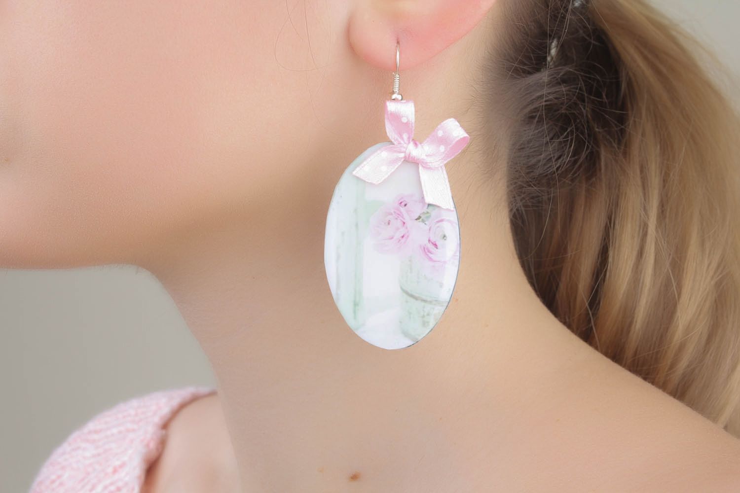 Oval-shaped earrings with bows photo 5