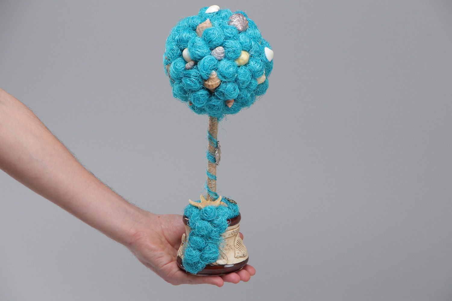 Дерево из натуральных материалов сизаля и ракушек ручной работы в голубых тонах фото 5
