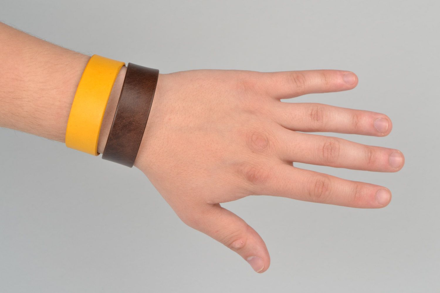 Ensemble de bracelets en cuir larges jaune et brun fait main unisexe 2 pièces photo 2