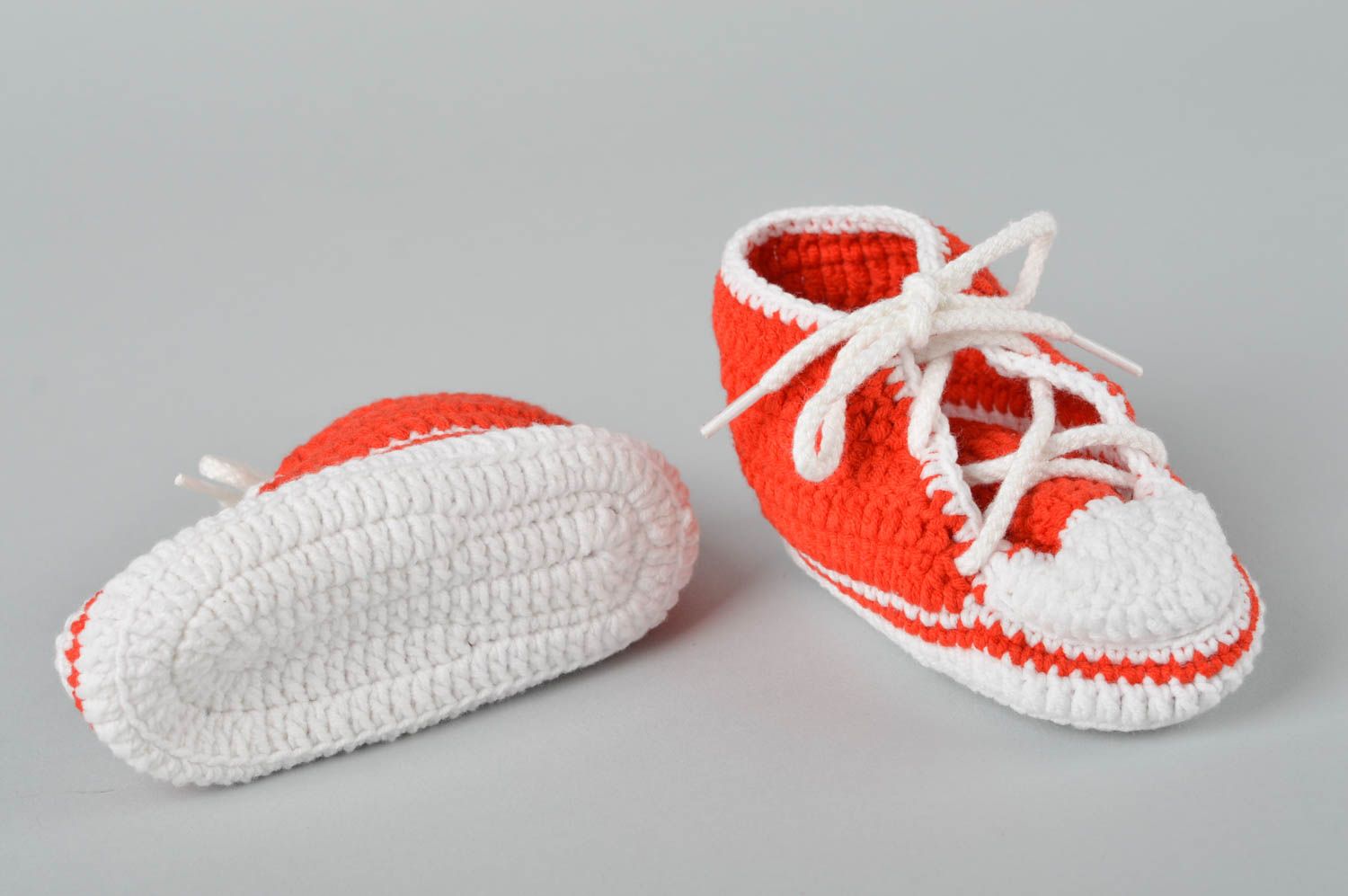 Handmade crocheted baby bootees unusual sneakers for kids textile warm shoes photo 5