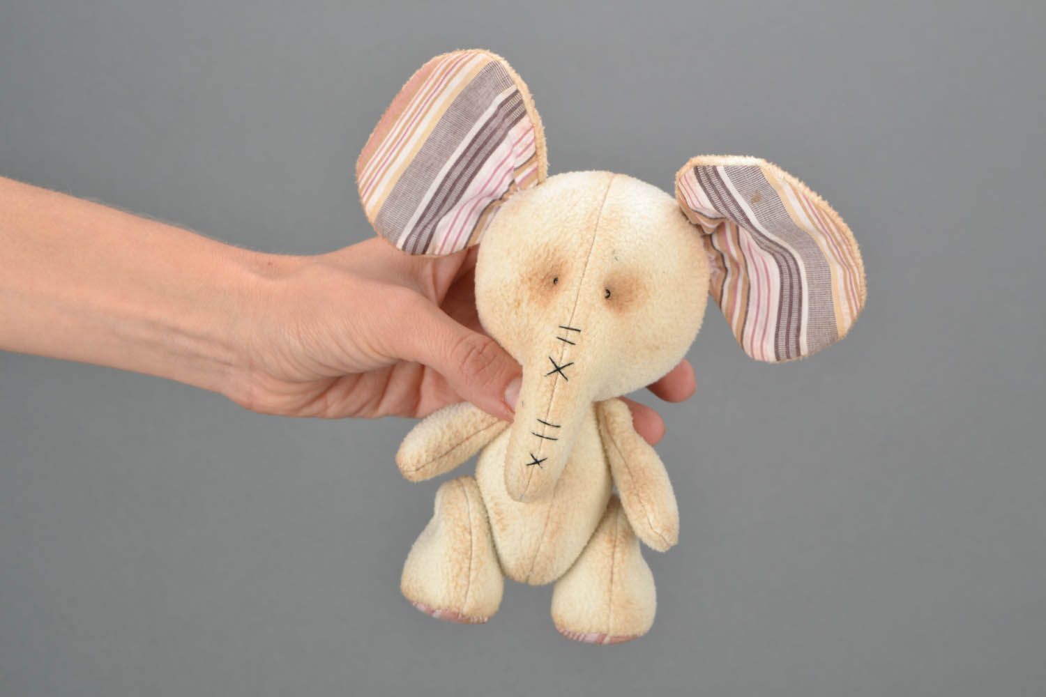 Brinquedo de feltro elefante feito à mão  foto 2