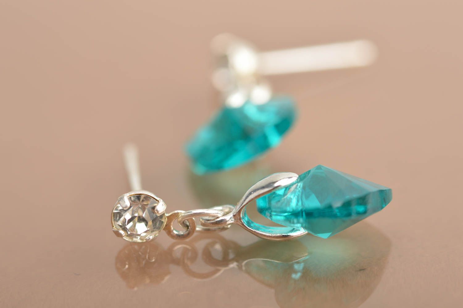 Herzen Ohrringe mit Swarovski Kristallen in Türkisblau handgemacht lang schön foto 5