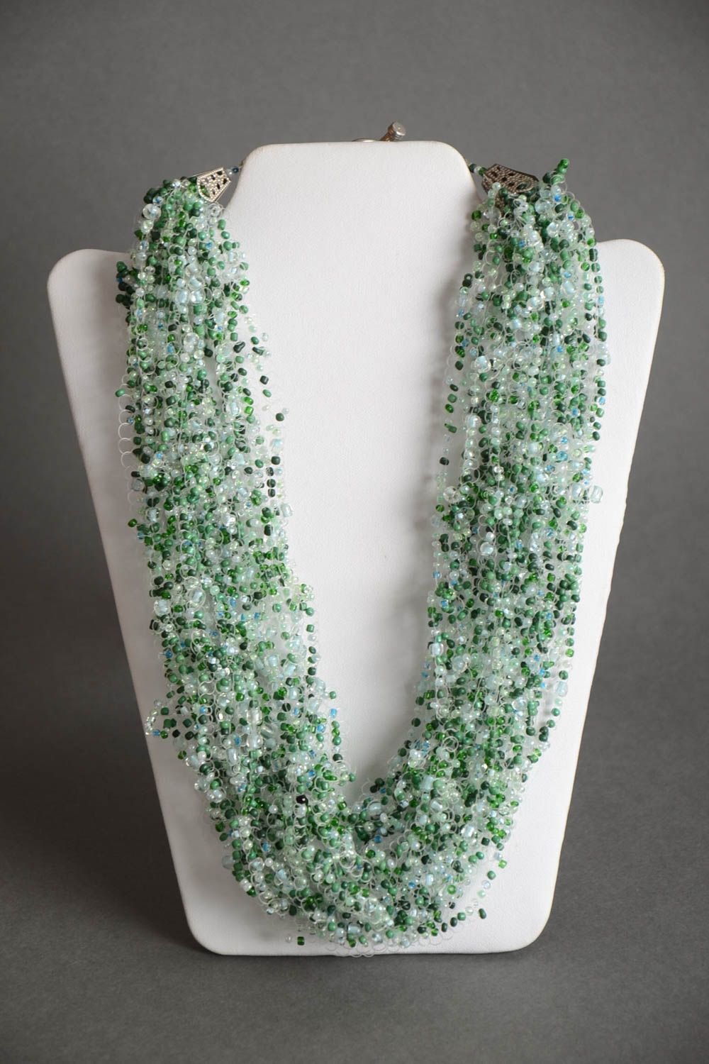 Long collier multirang en perles de rocaille vert blanc fait main volumineux photo 2