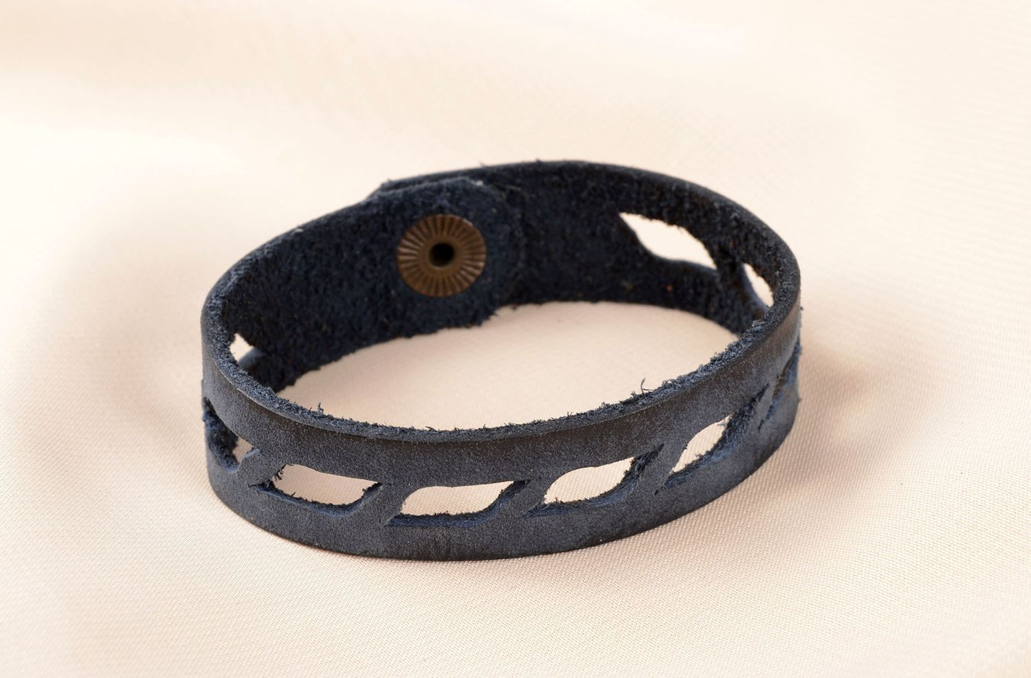 Accessoire bracelet Bijou fait main en vrai cuir bleu foncé Cadeau original photo 5