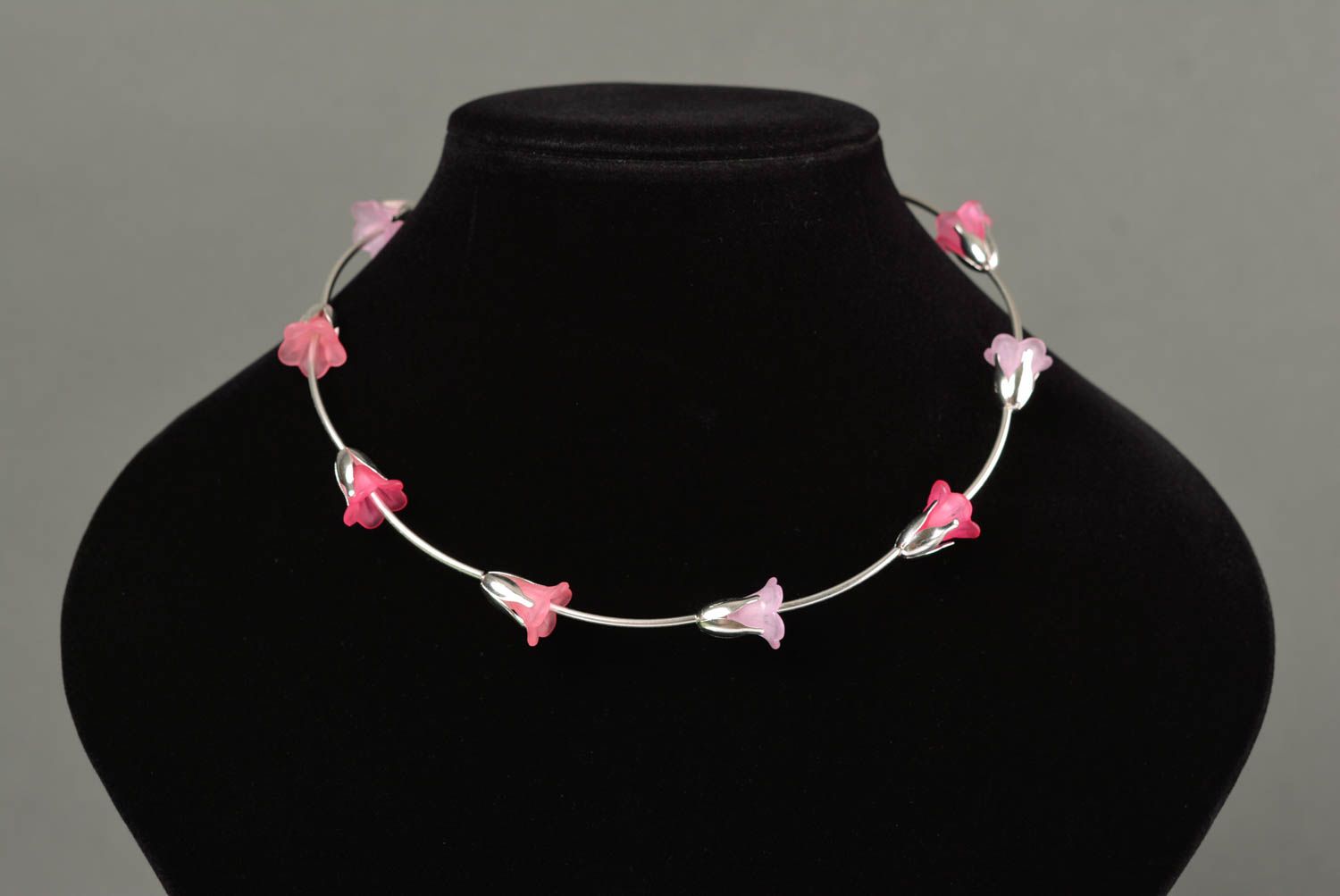 Set of handmade jewelry with pink plastic flowers necklace and wrist bracelet photo 3