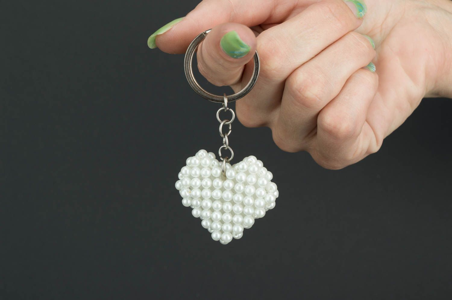 Porte-clefs coeur blanc fait main en perles de rocaille Accessoire design photo 5