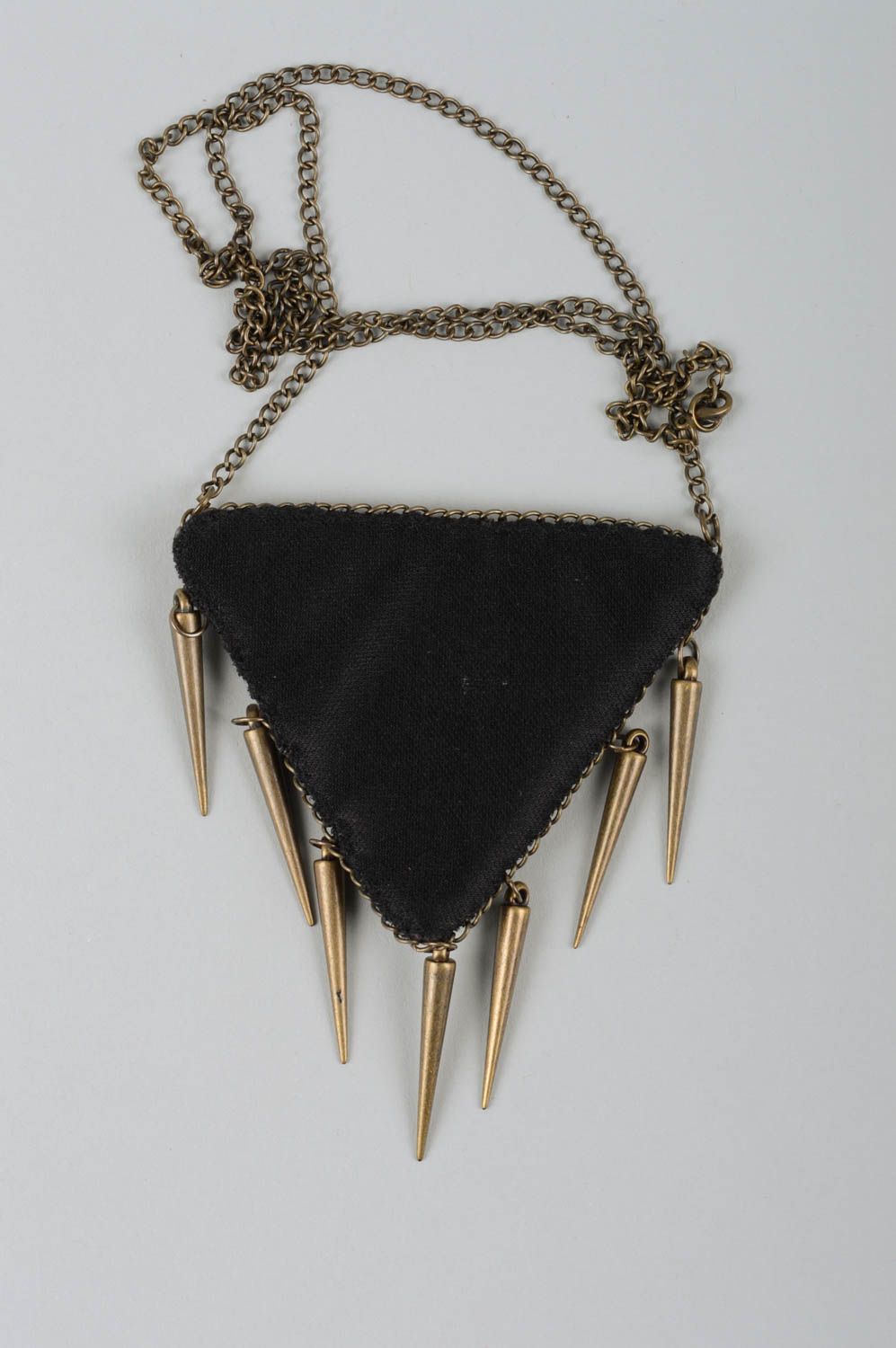 Pendentif triangle Bijou fait main en perles de rocaille sur chaîne Cadeau femme photo 5