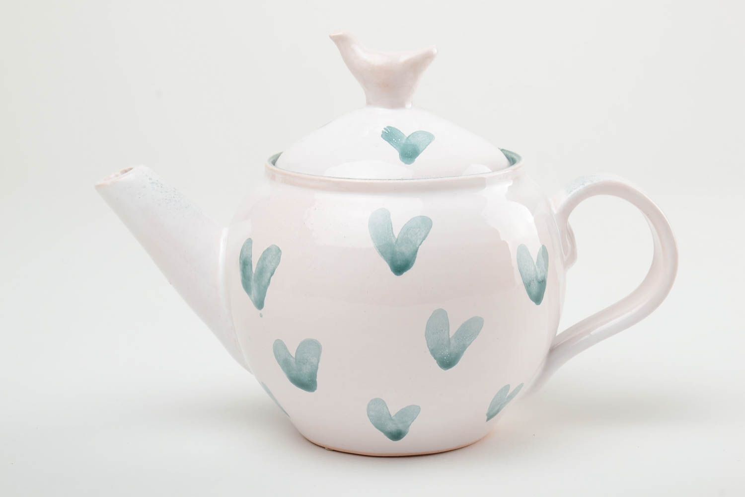 Заварочный чайник из глины ручной работы глазурованный белый в сердечки 500 мл фото 3