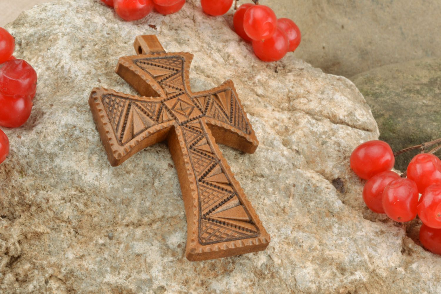 Croce di legno fatta a mano crocetta intagliata originale in legno interessante foto 1