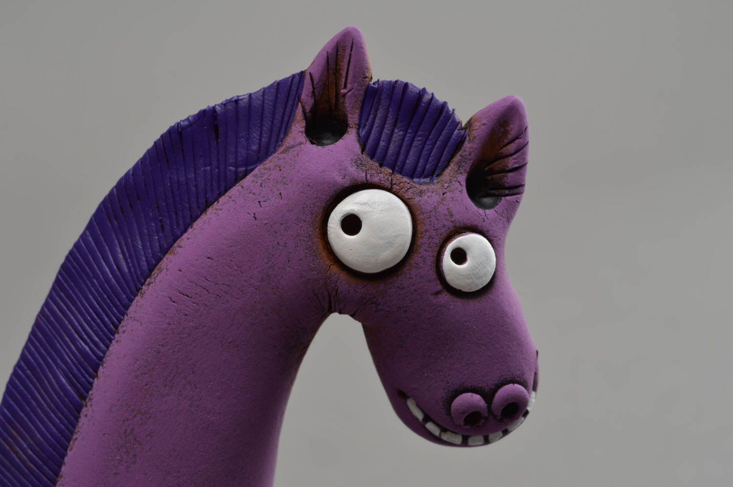 Фиолетовая глиняная статуэтка в виде лошади ручной работы расписная оригинальная фото 4