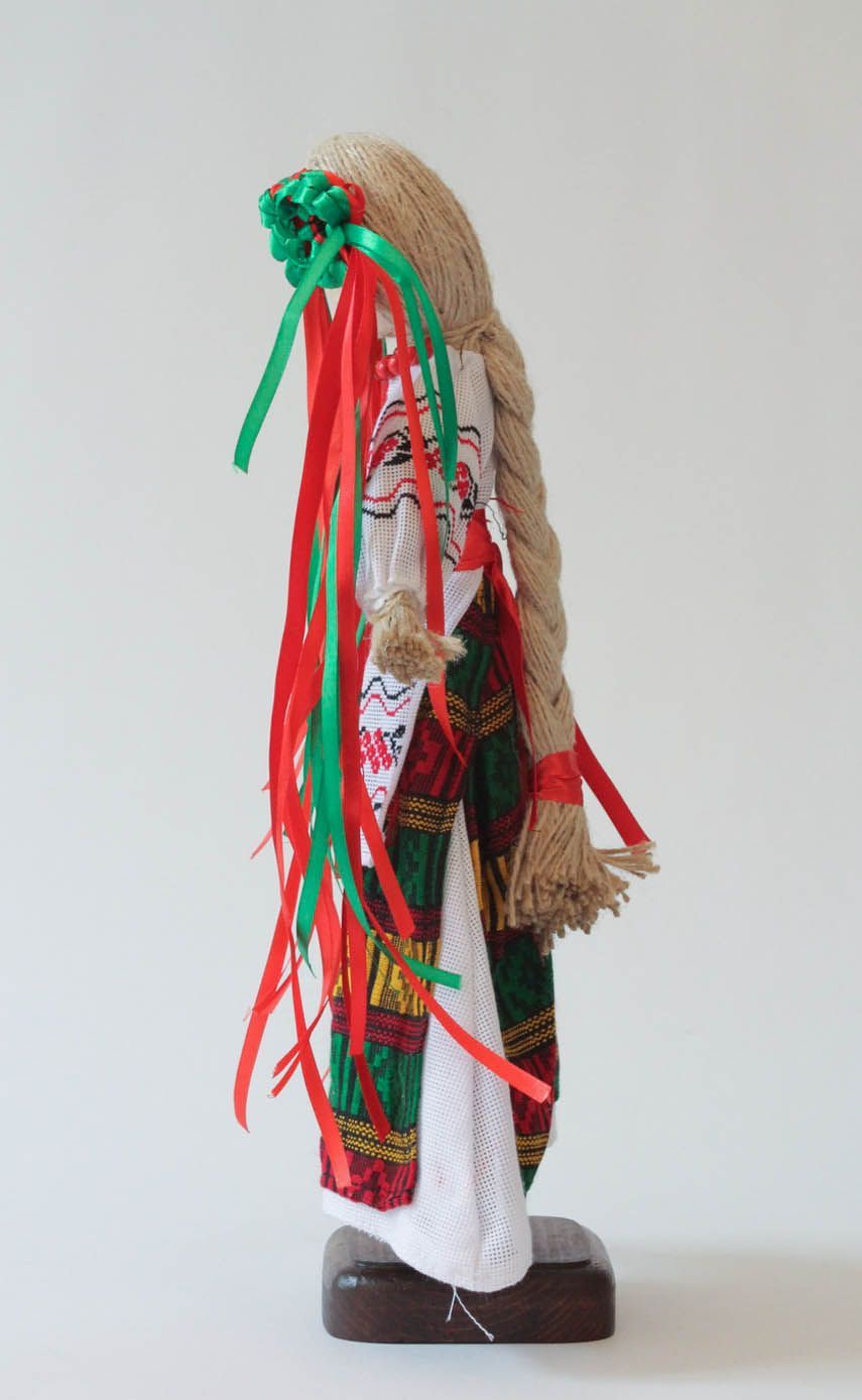 Boneca-motanka étnica Protectora feita à mão de tecidos naturais foto 3