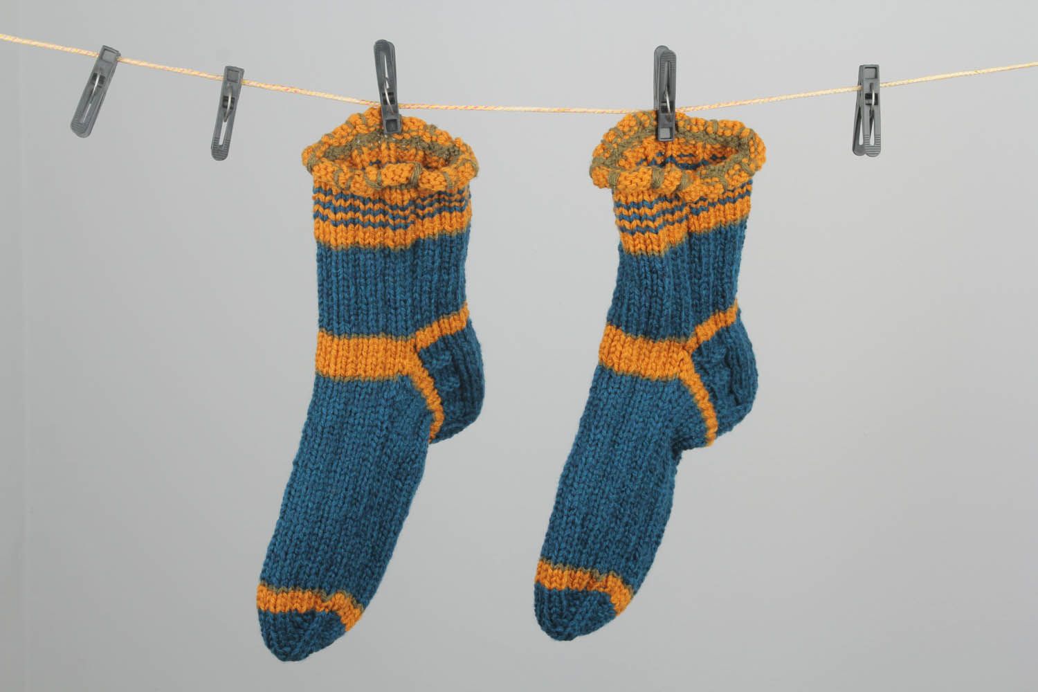 Chaussettes faites main tricotées en demi-laine photo 1