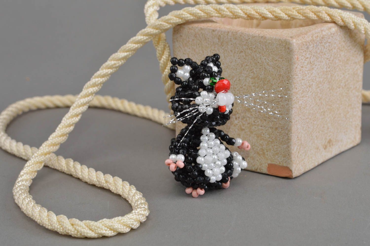 Small handmade designer woven bead figurine of black cat home interior decor photo 1
