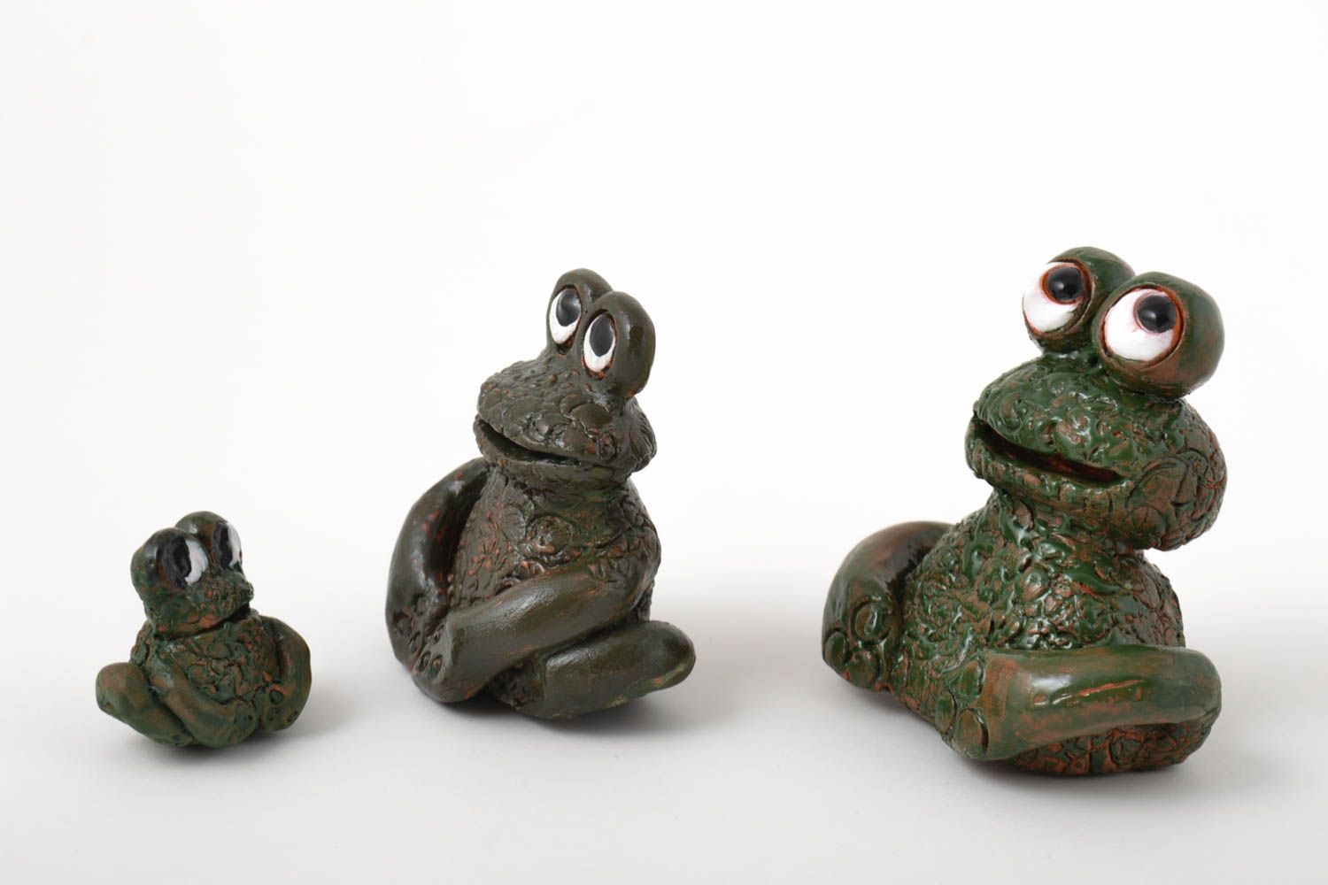 Statuine fatte a mano in ceramica set di tre ranocchie divertenti piccole
 foto 4