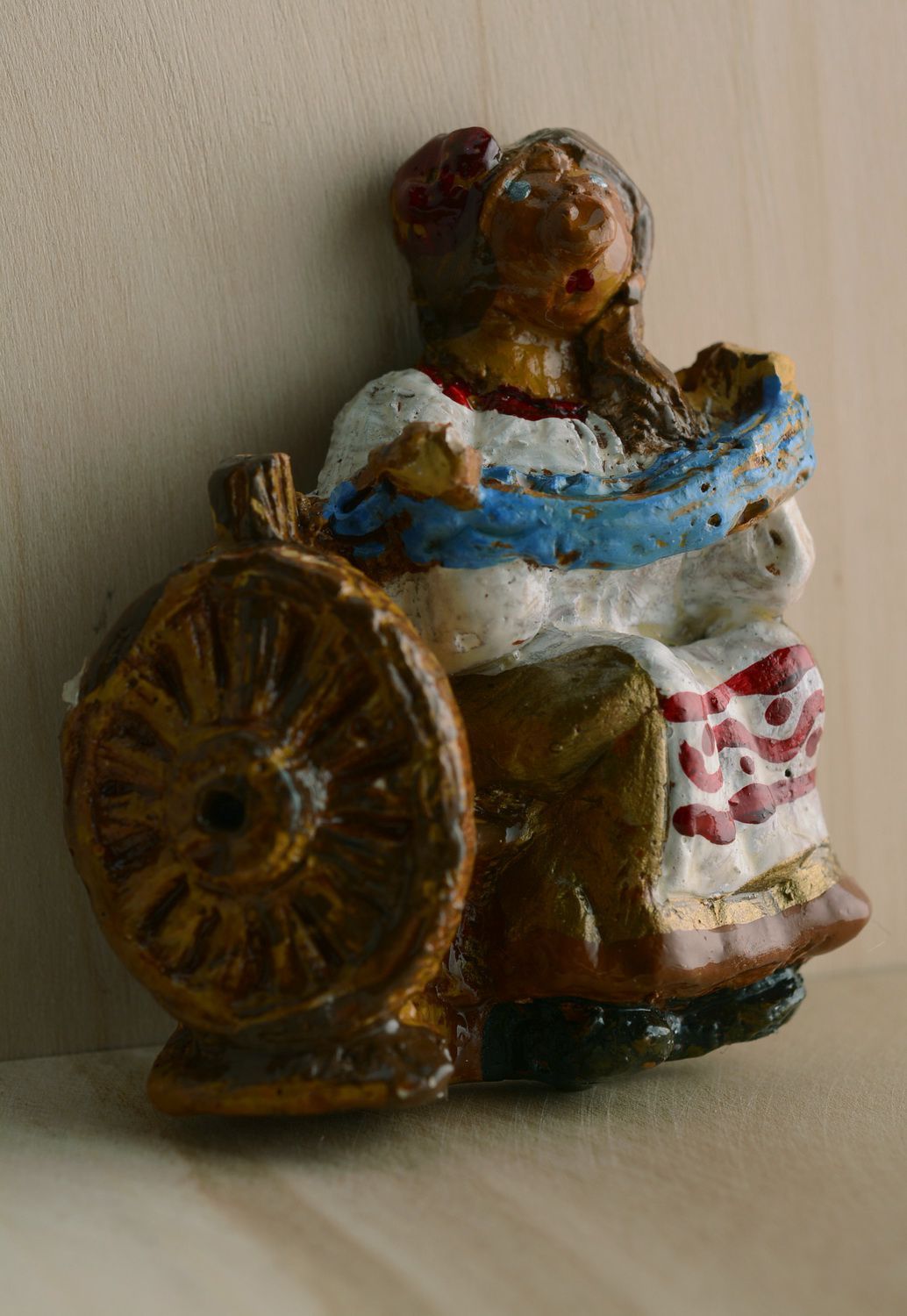 Magnet Girl with a spinning wheel photo 2