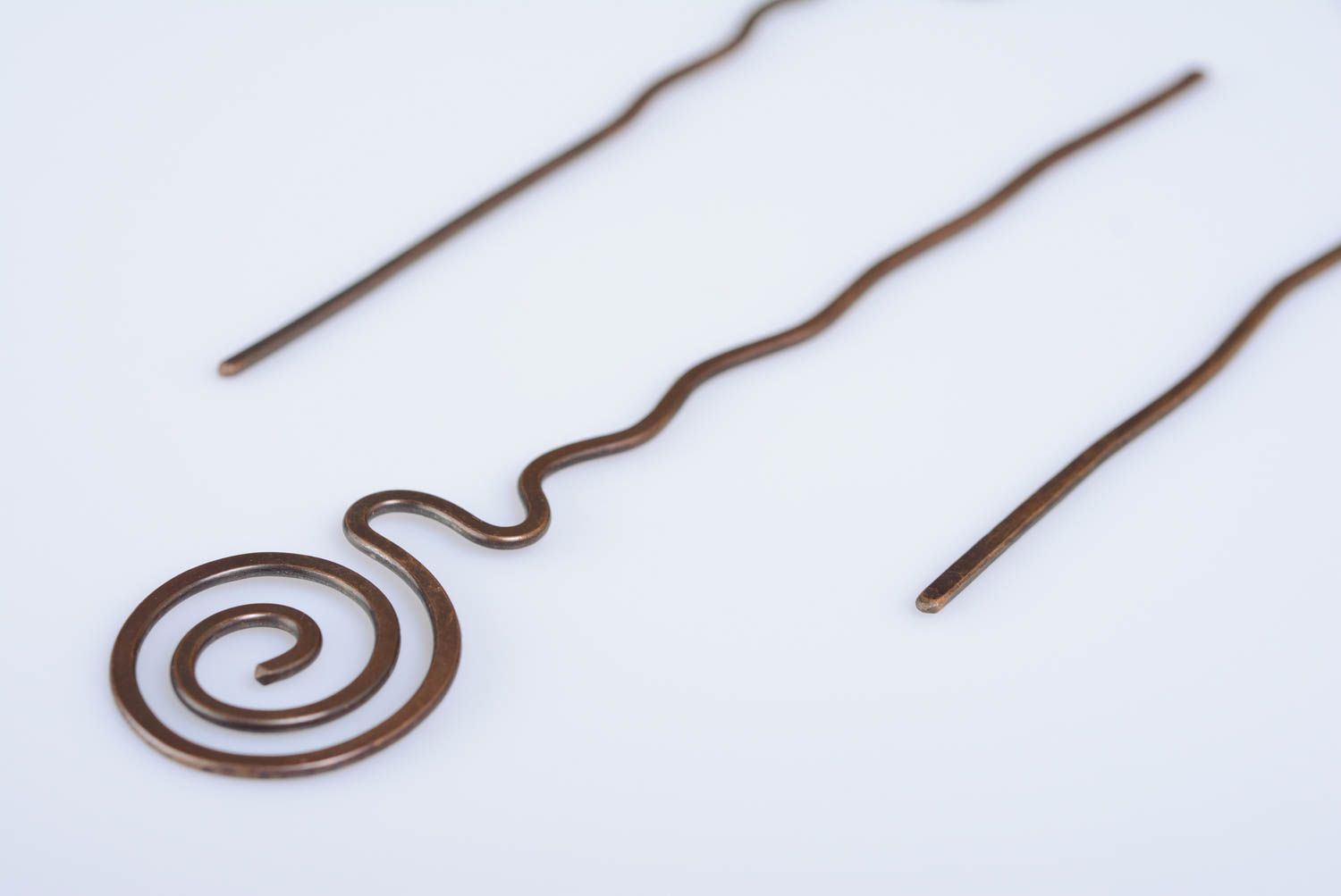 Заколка для волос из меди в технике wire wrap ручной работы в греческом стиле фото 1