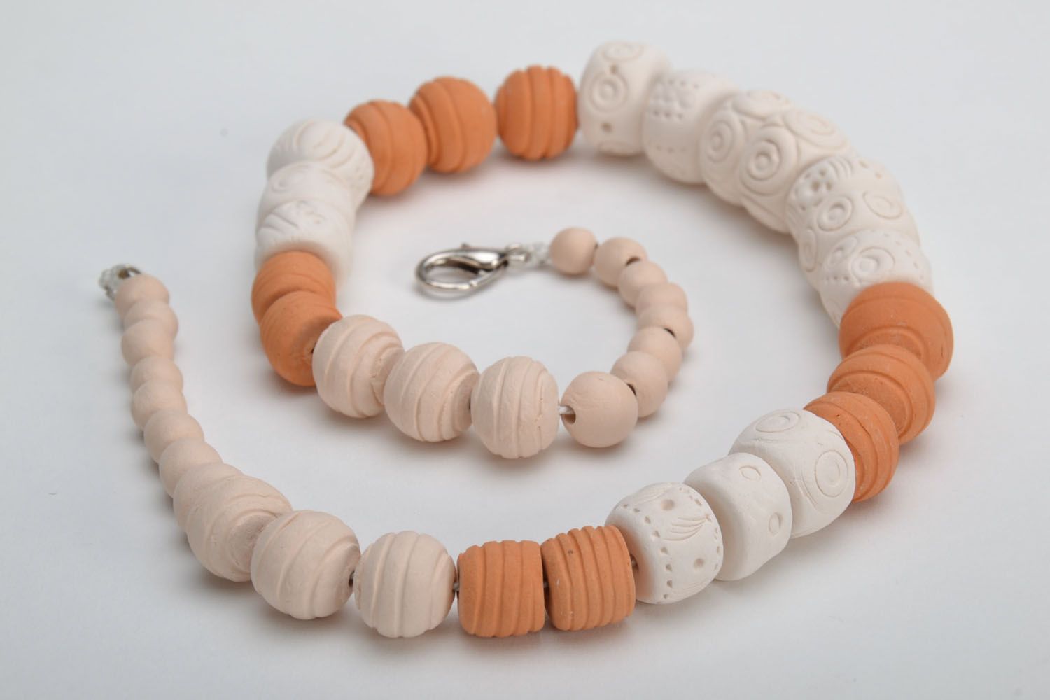 Clay bead necklace in ethnic style photo 3