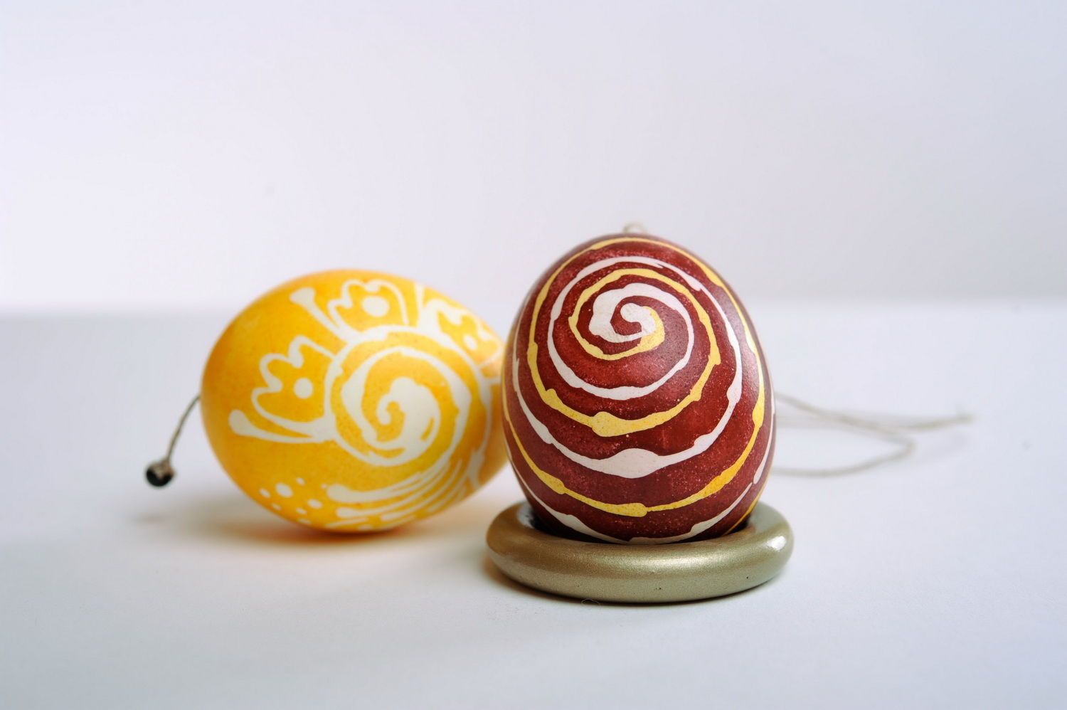 Interior pendant made of two painted eggs photo 1