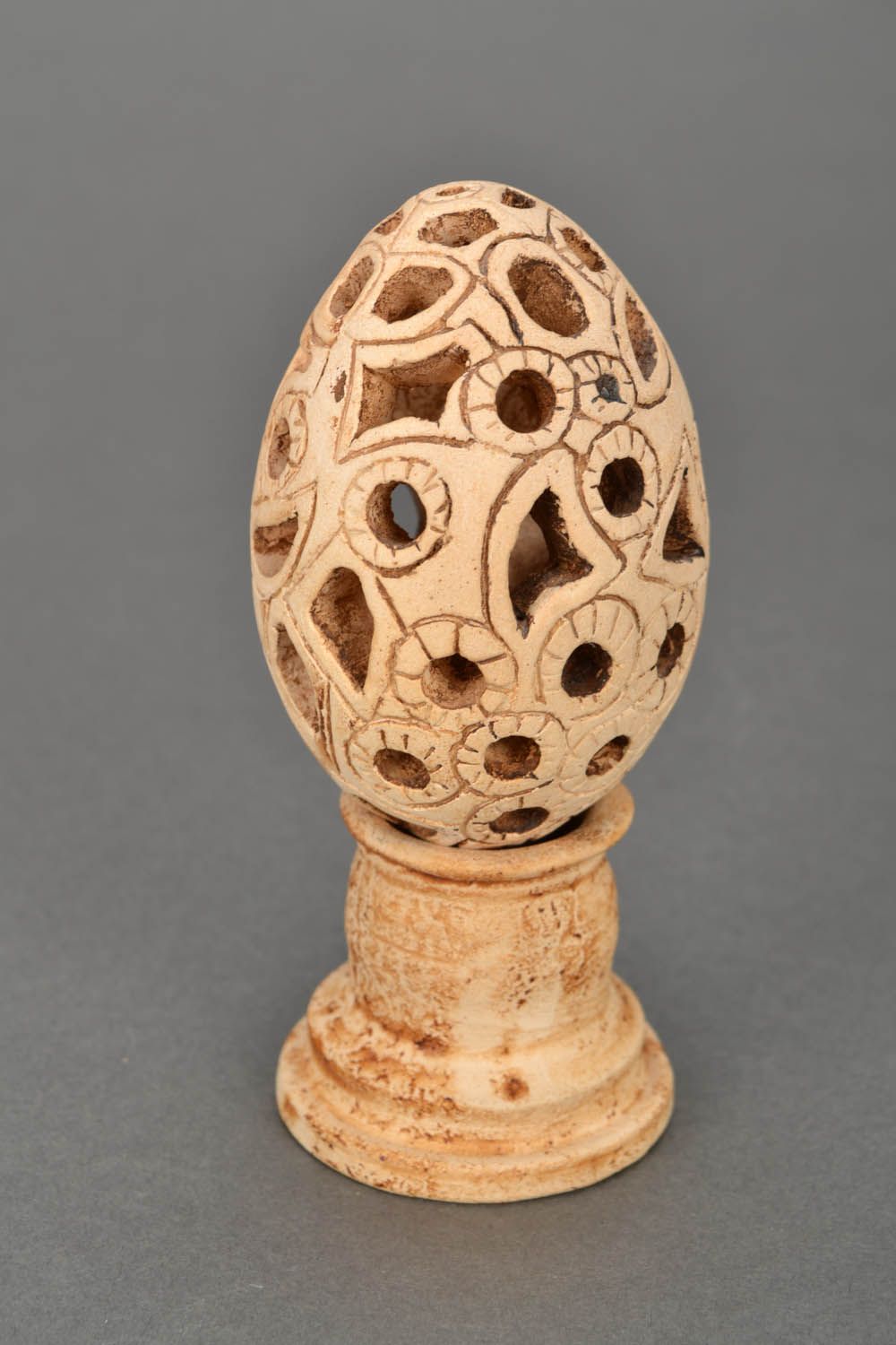 Ceramic egg on stand  photo 3