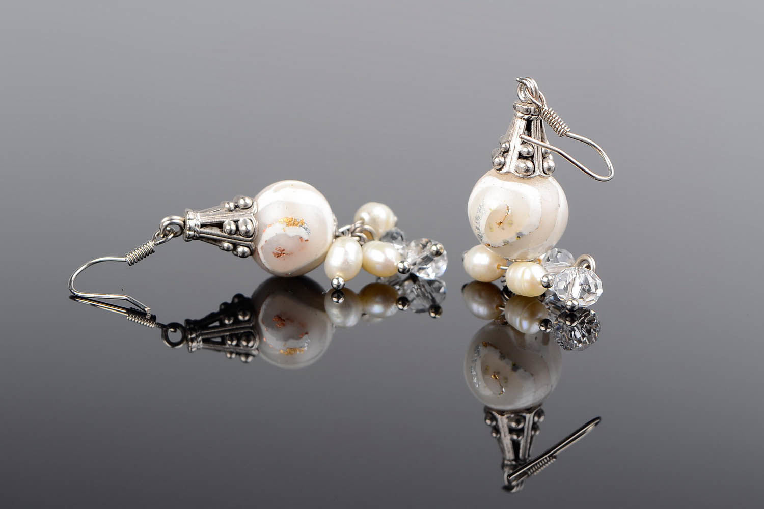 Pendant earrings with pearls photo 1