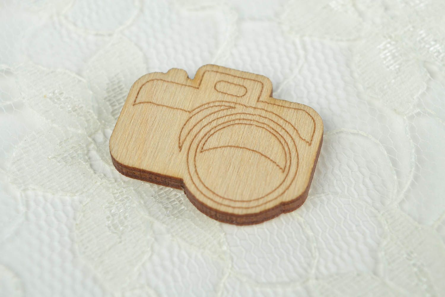 Little camera wooden blank for painting and DIY projects photo 1