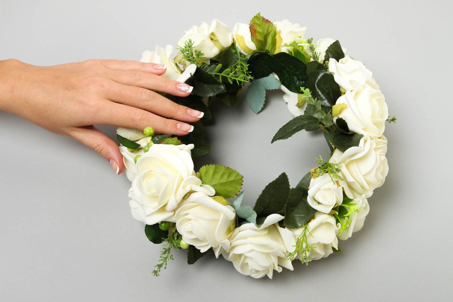 Couronne fleurs Accessoire cheveux fait main avec roses blanches Cadeau femme photo 5