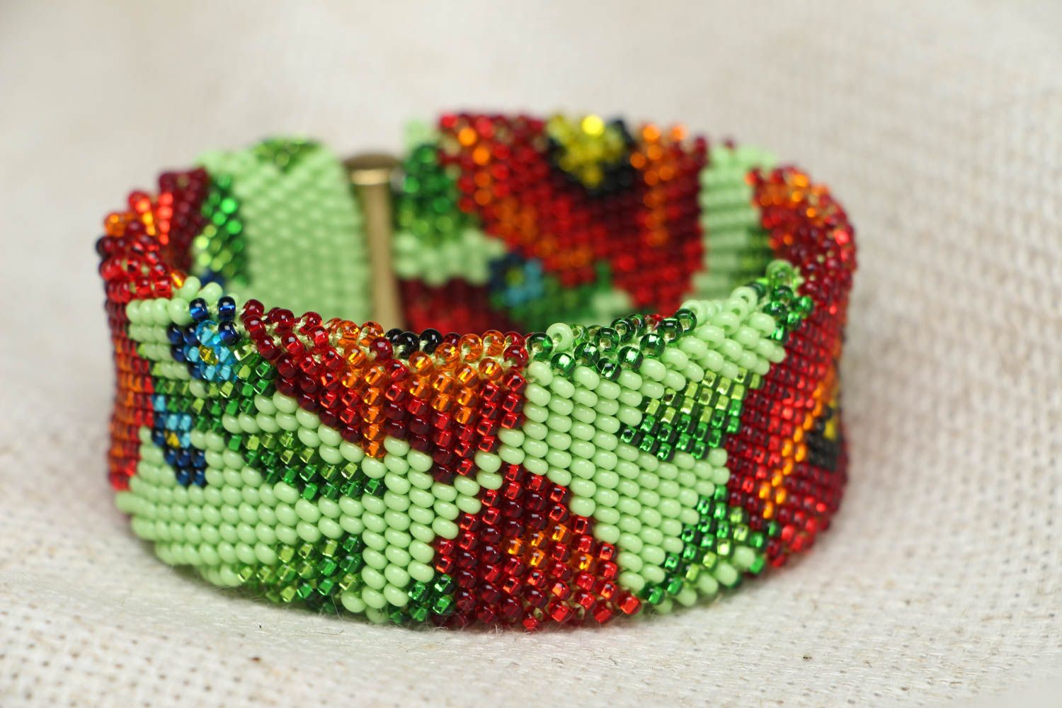 Handmade broad beaded bracelet photo 1