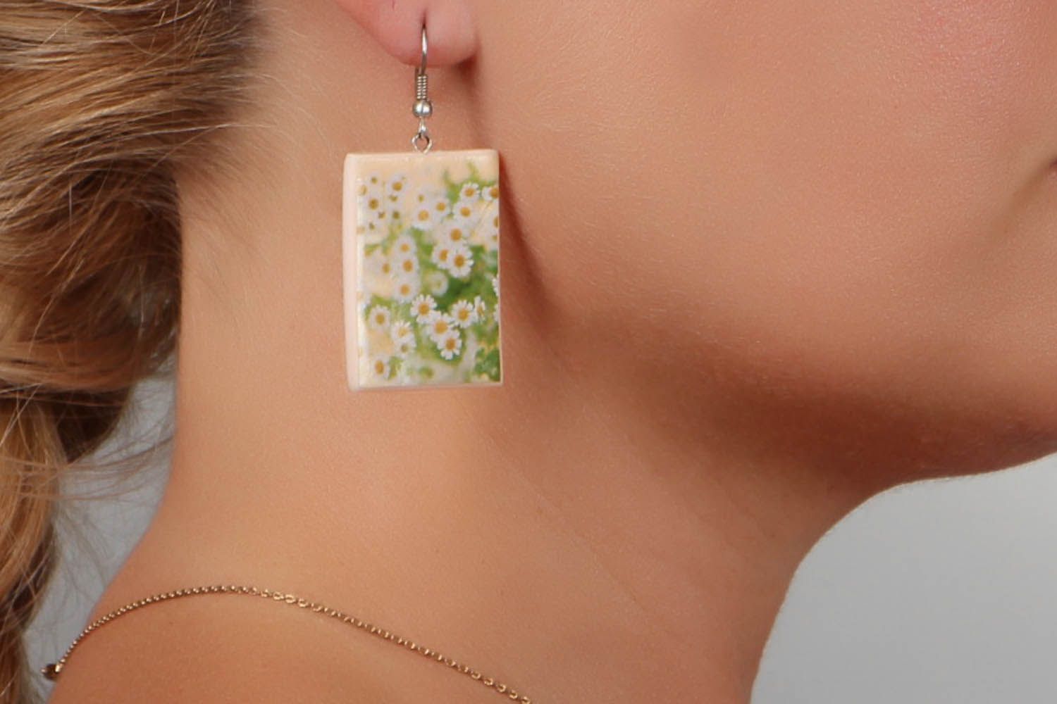 Earrings with daisies made using the decoupage technique  photo 4