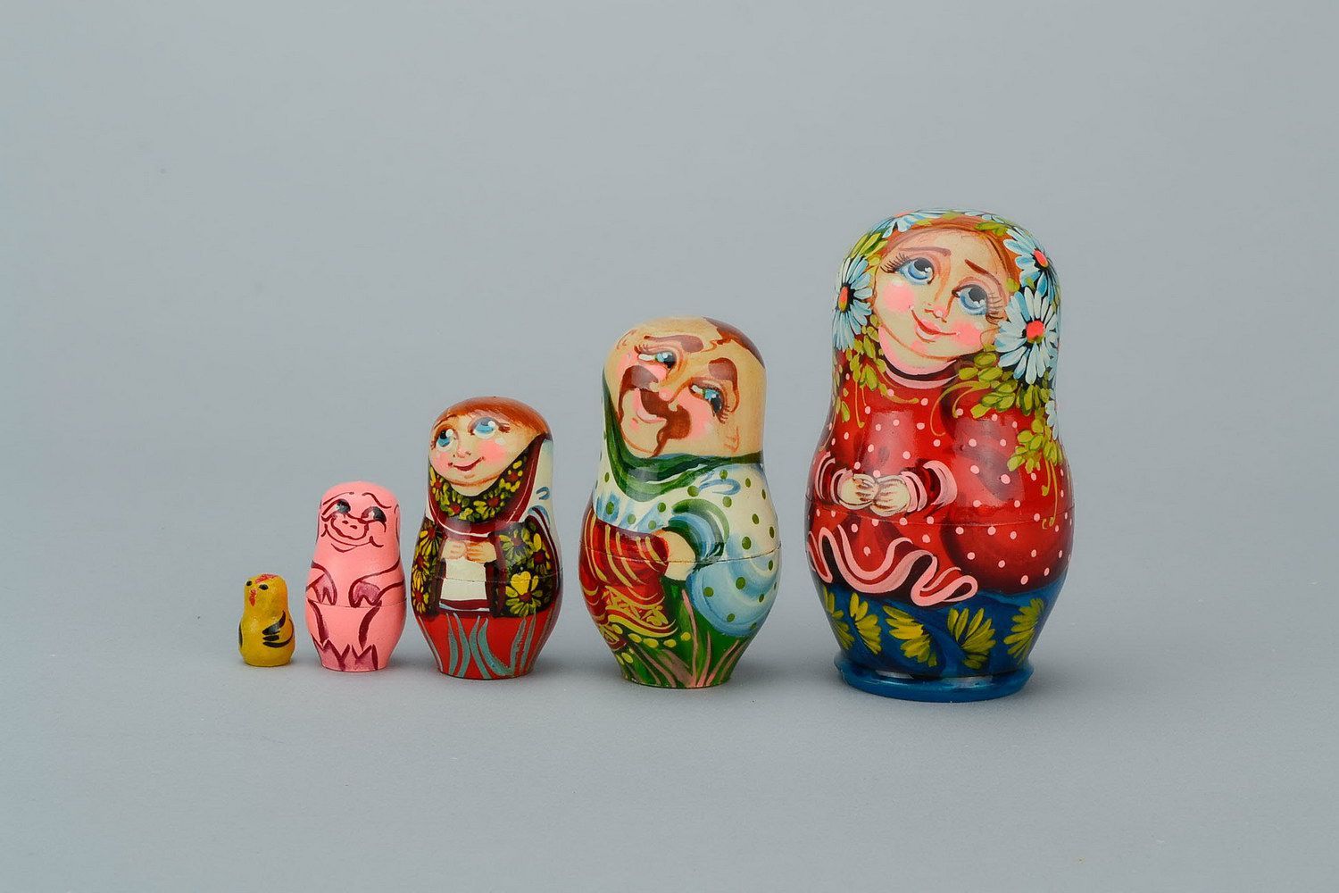 Nesting doll with daisies photo 5