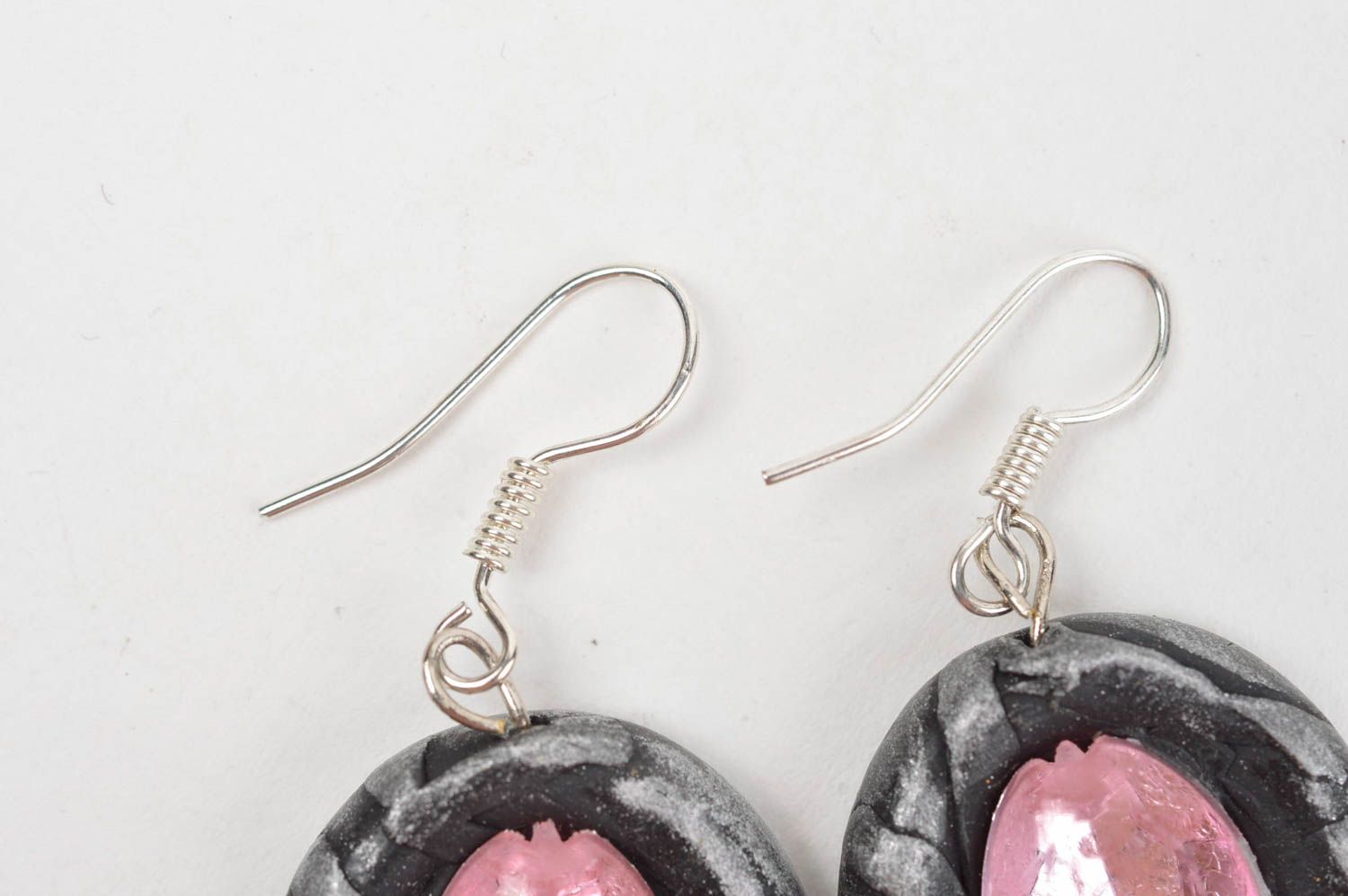 Zarte rosa Ohrringe aus Glas und Polymerton handmade Schmuck für Frauen foto 4