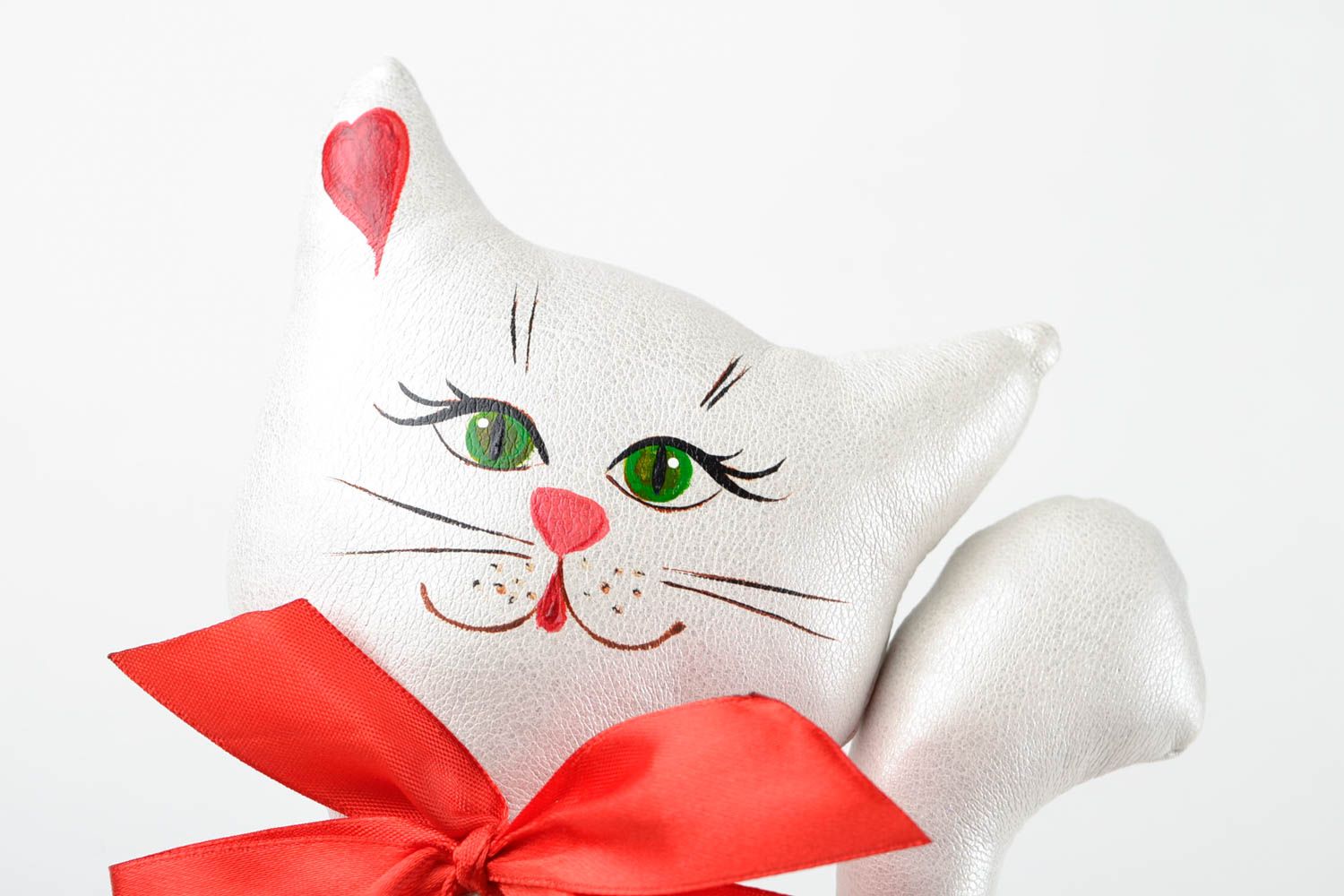 Игрушка кошка игрушка ручной работы интересный подарок Кошка с красным бантом фото 3