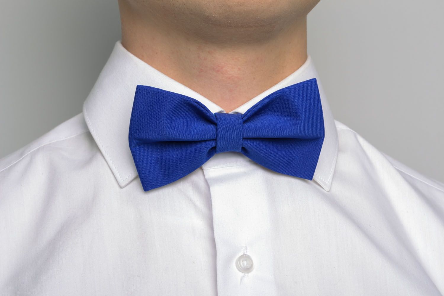 Blue bow tie photo 1