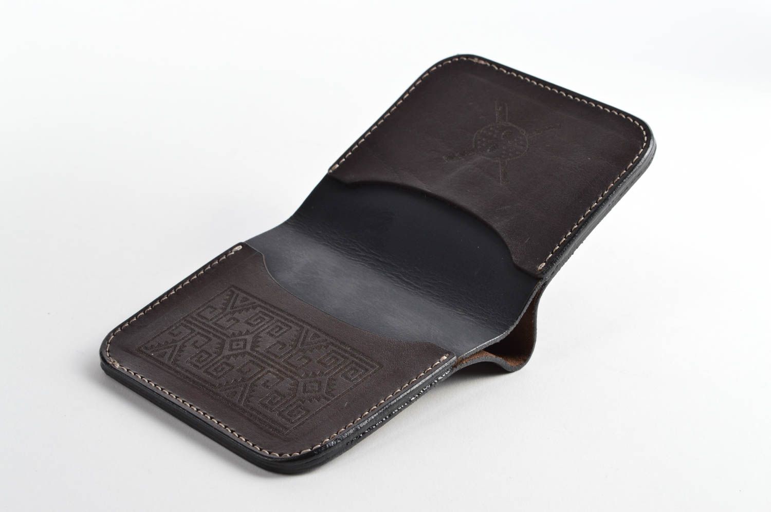 Мужское портмоне хэнд мэйд кожаный кошелек черный с узорами аксессуар для мужчин фото 2