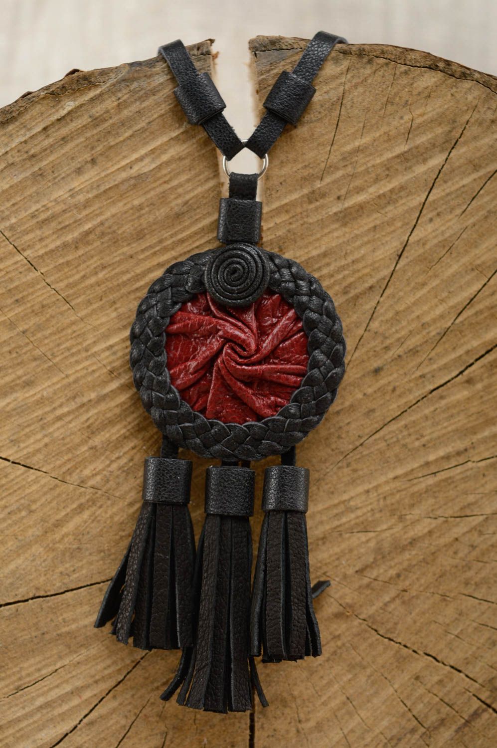 Red and black leather neck pendant photo 1