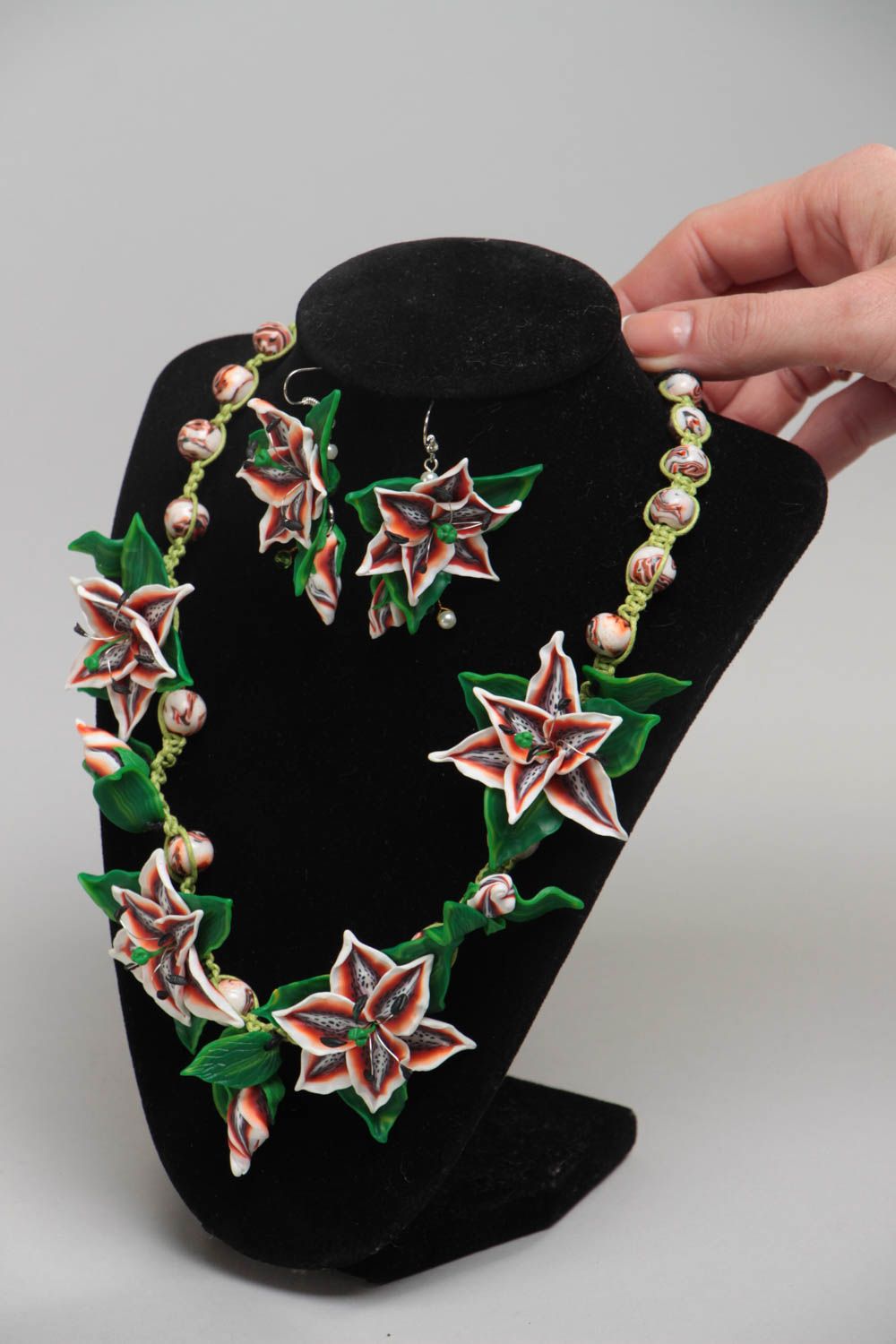Schmuck Set Ohrringe und Collier aus Polymerton mit Lilien schön handgeschaffen foto 5