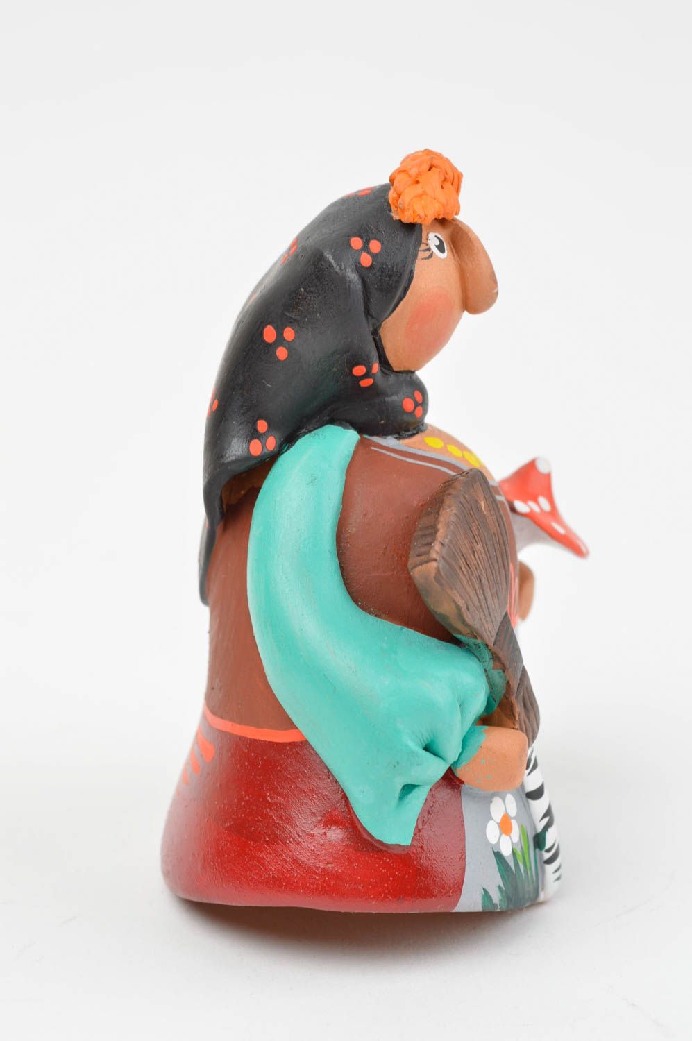 Petite cloche en céramique peinte de couleurs faite main Femme avec balai photo 2